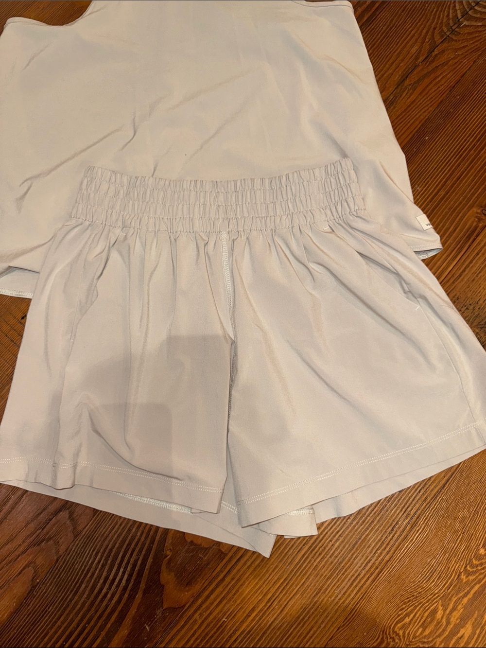 Vuori Villa tank and shorts cream beige color small NWOT - Picture 3 of 5